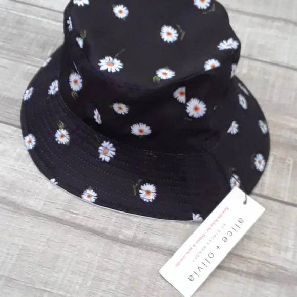 Alice + Olivia white bucket hat reversible flower ? m_691613899f19e238dc32df4b.jpeg main image 4